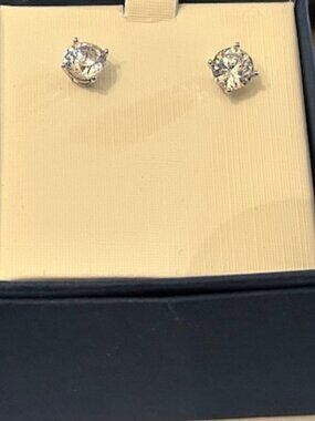 Round Cut Stud Earrings Silver Tone | Clear Stone Solitaire | Classic Everyday S